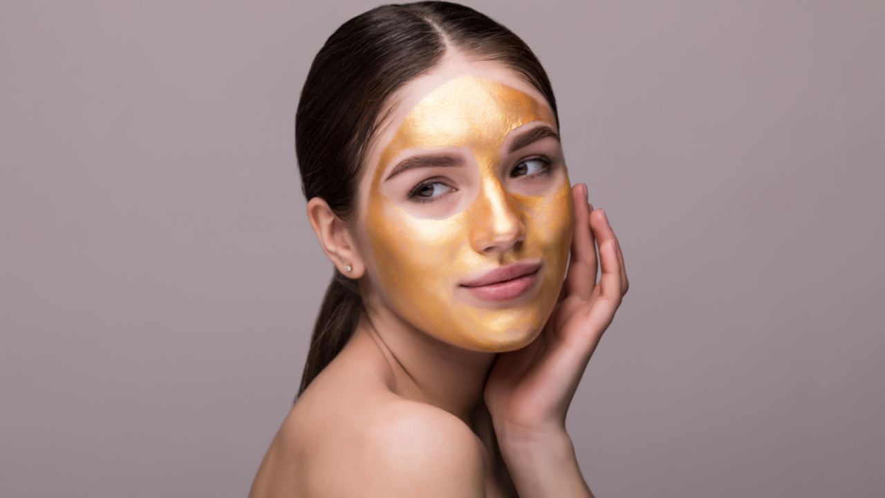 Harmful skincare products to never apply on your face, according to a dermatologist. Pic Credit: Freepik