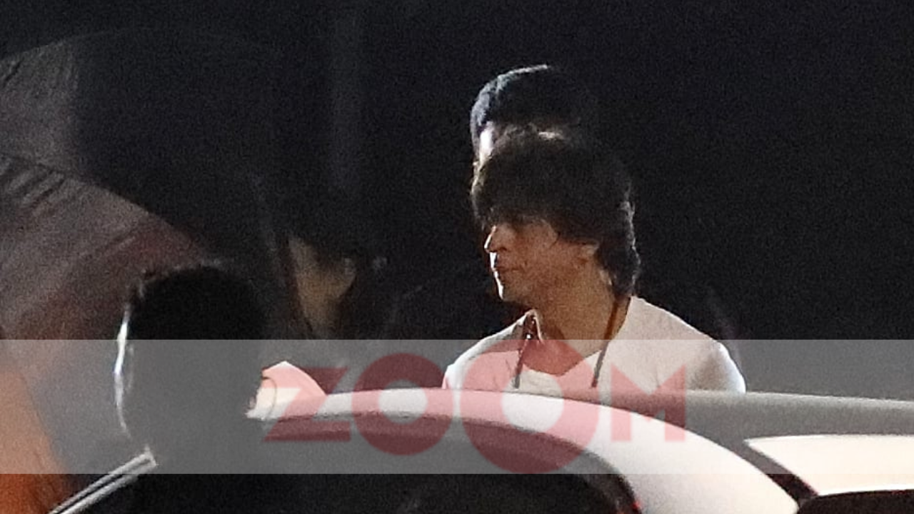 Exclusive! Amid Death Threats, Shah Rukh Khan Spotted At Rajkumar Hirani's Dunki Shoot In Mumbai. See Pics