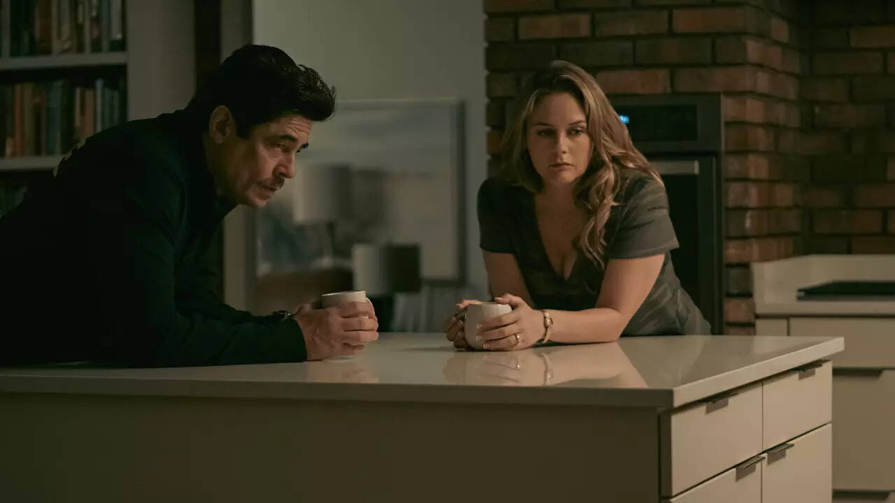 Reptile Movie Review: Benicio Del Toro's Consistent Performance Can't