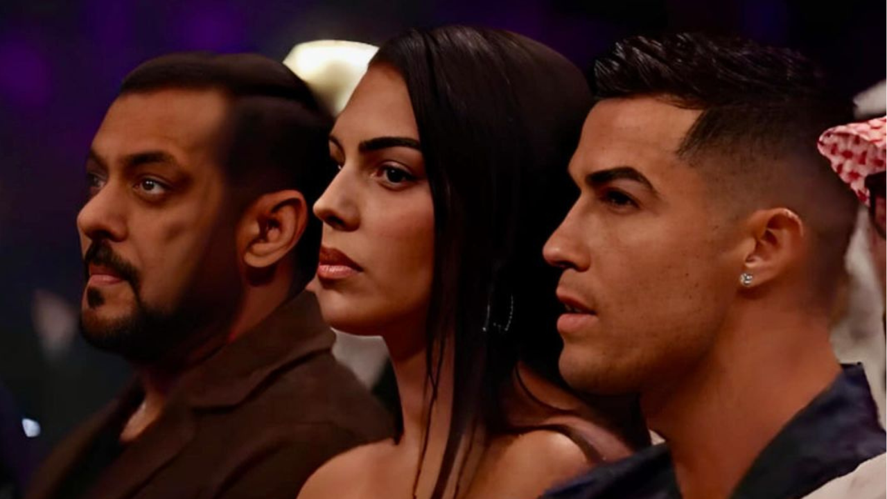 Salman Khan Cristiano Ronaldo Watch Mma Match In Riyadh Legends Pic Goes Viral Celebrity