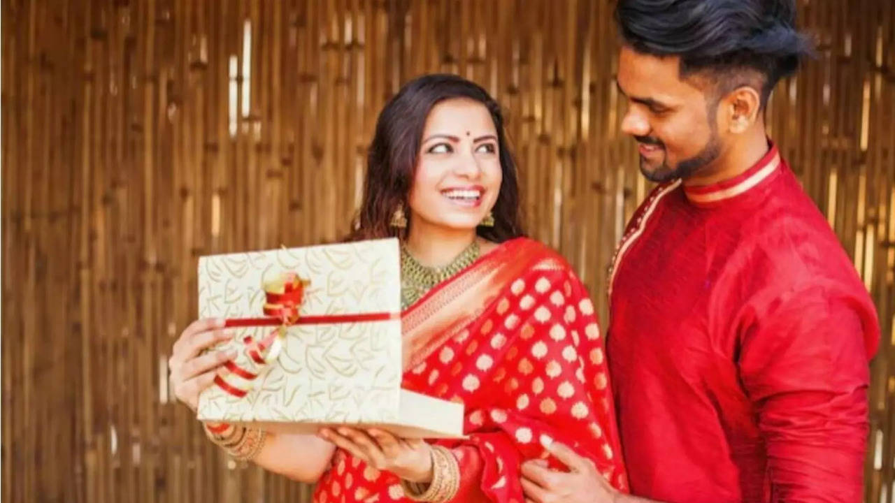 Top Karwa Chauth Gifts for Wife - Lovenwishes