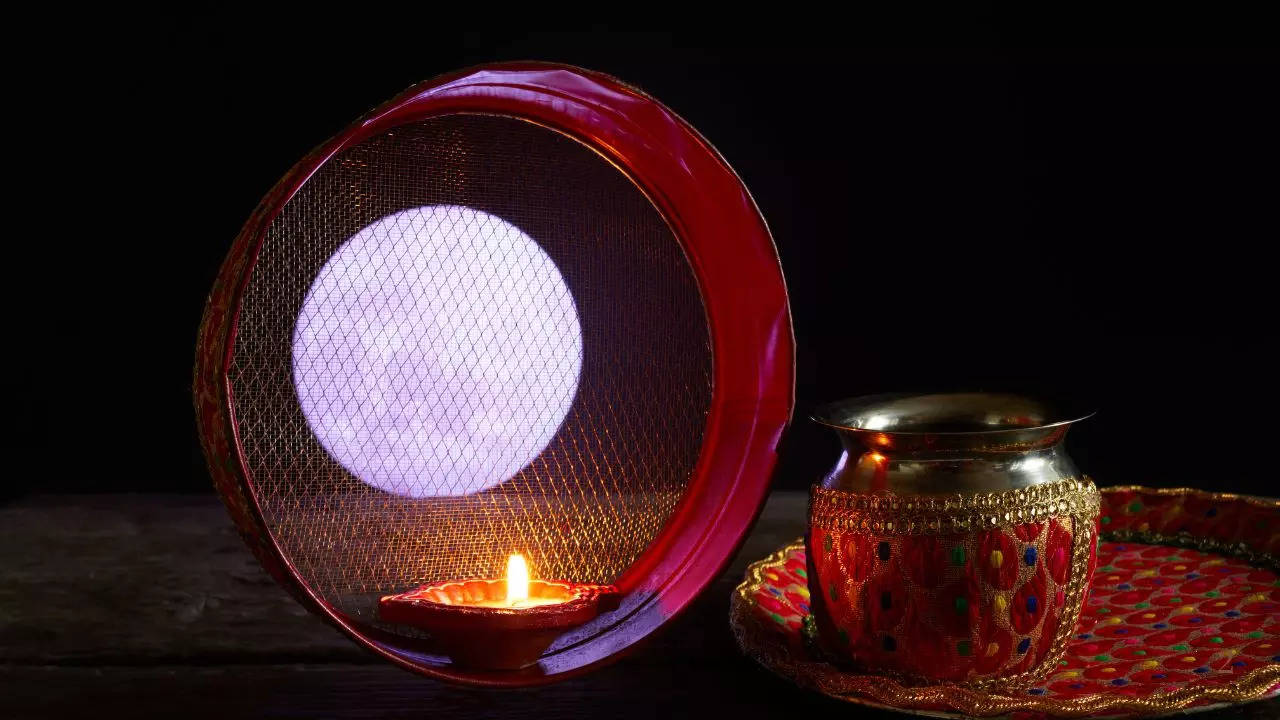 Karwa Chauth Moon Rise Time Today In Delhi Gurgaon Ghaziabad Faridabad Noida And Other 9460