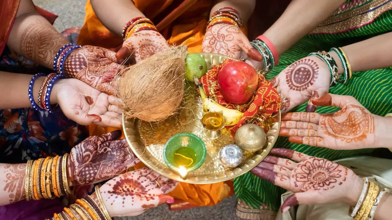 Karwa Chauth 2023 Moonrise Time Today in Hyderabad, Chennai and Kochi