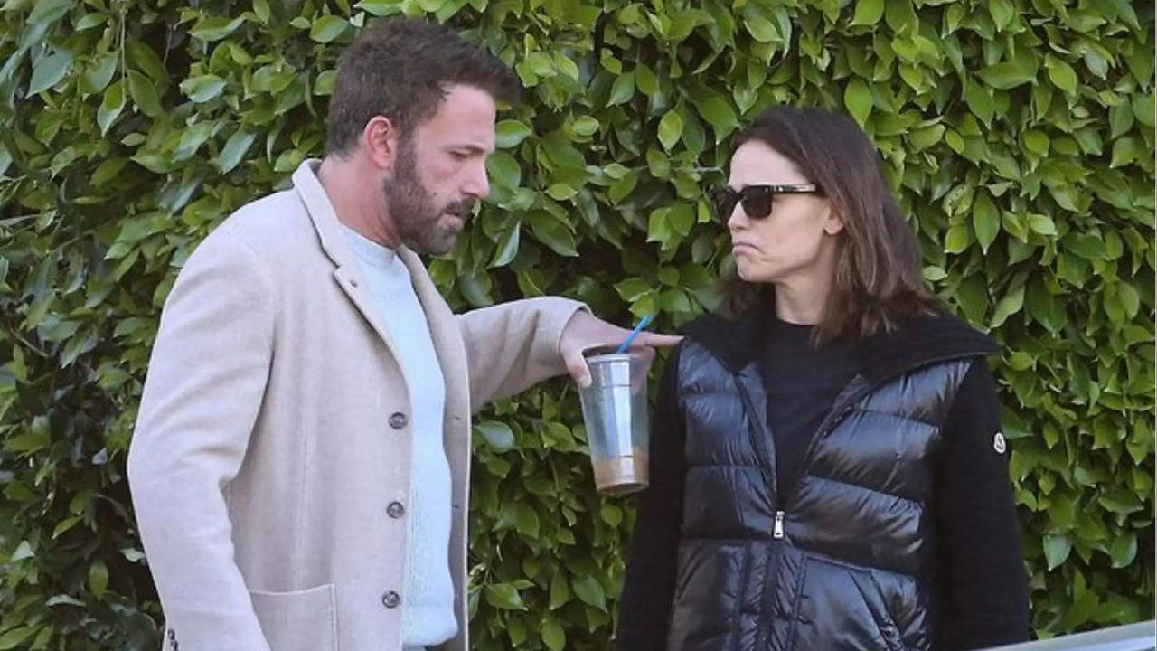 Ben Affleck And Jennifer Garner Spotted Having A Serious Conversation ...