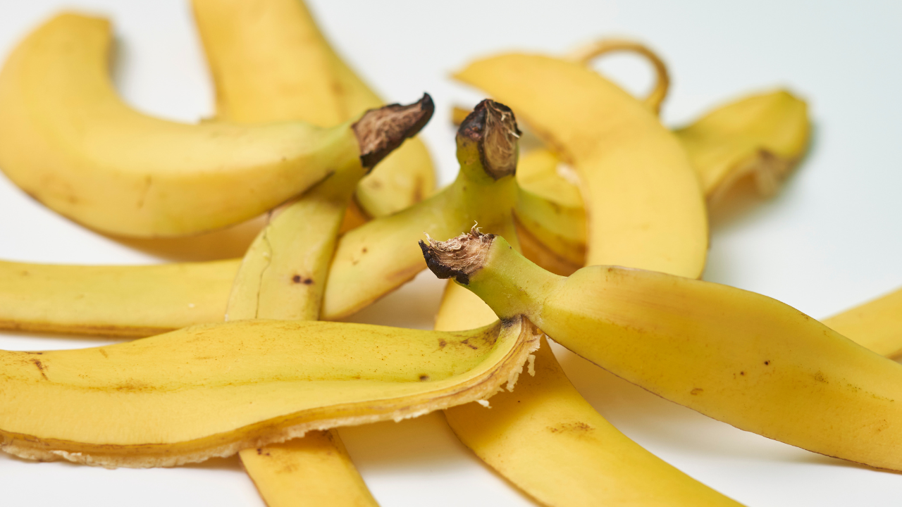 Benefits Of Rubbing Banana Peel On Face, Beauty News | Zoom TV