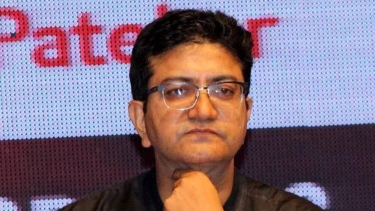 Prasoon Joshi Is Prasoon Joshi Quitting As Chairman Of Censor Board Due To Animal Fiasco