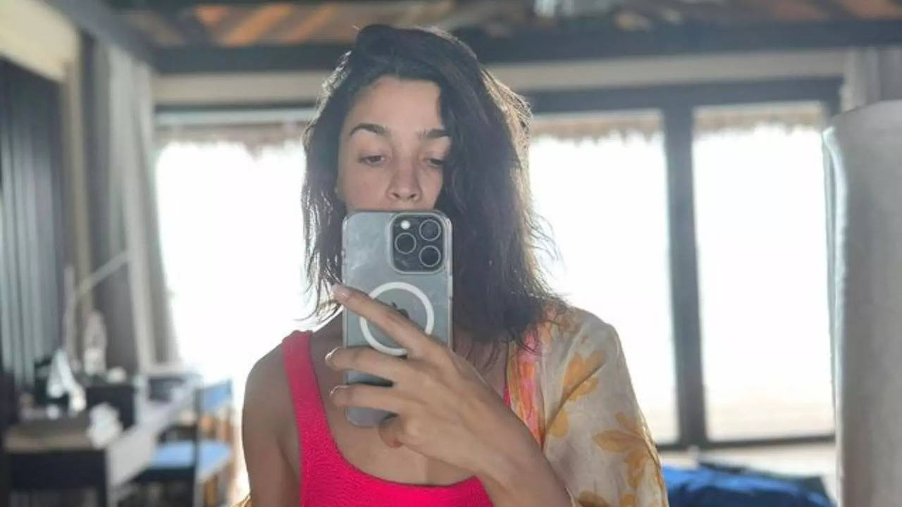 Alia Bhatt Slays In Pink Bikini As She Drops 'Million Mirror Selfies' From Maldives Vacay