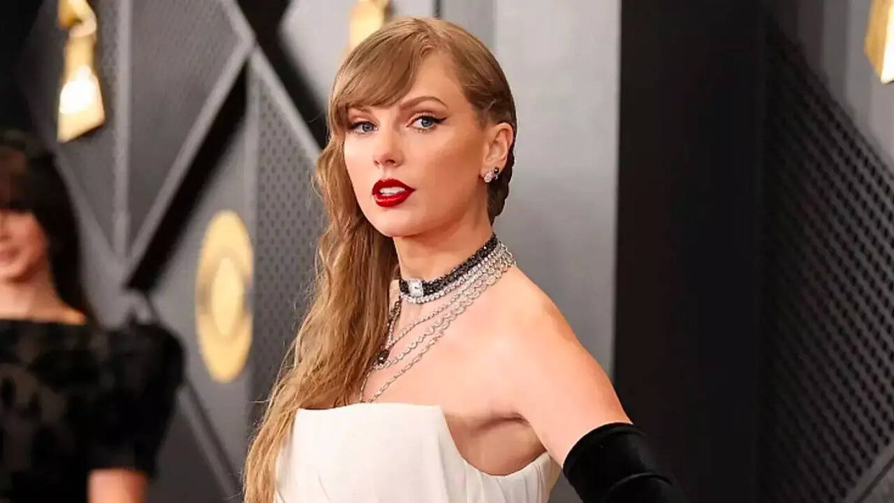 Taylor Swift THREATENS To Sue College Student Who Was Tracking Her