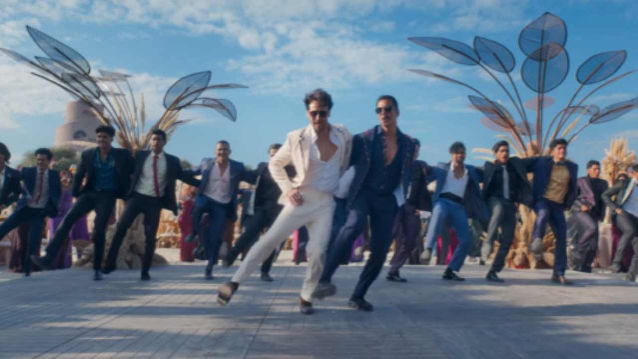 Bade Miyan Chote Miyan: Akshay, Tiger's Dance Track Mast Malang Jhoom ...