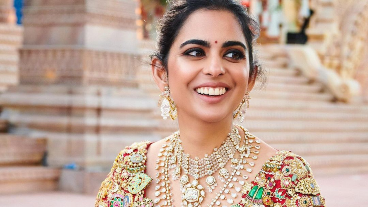 From Isha Ambani to Nita Ambani: Exquisite wedding fashion of Ambani ladies  | Times of India