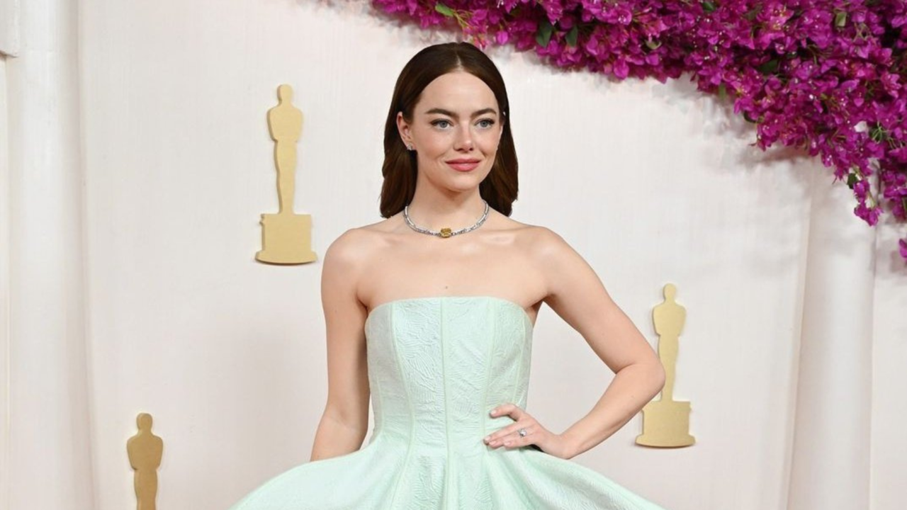 Oscars 2024 Emma Stone Bags Best Actress Award, Beats xx In The Race