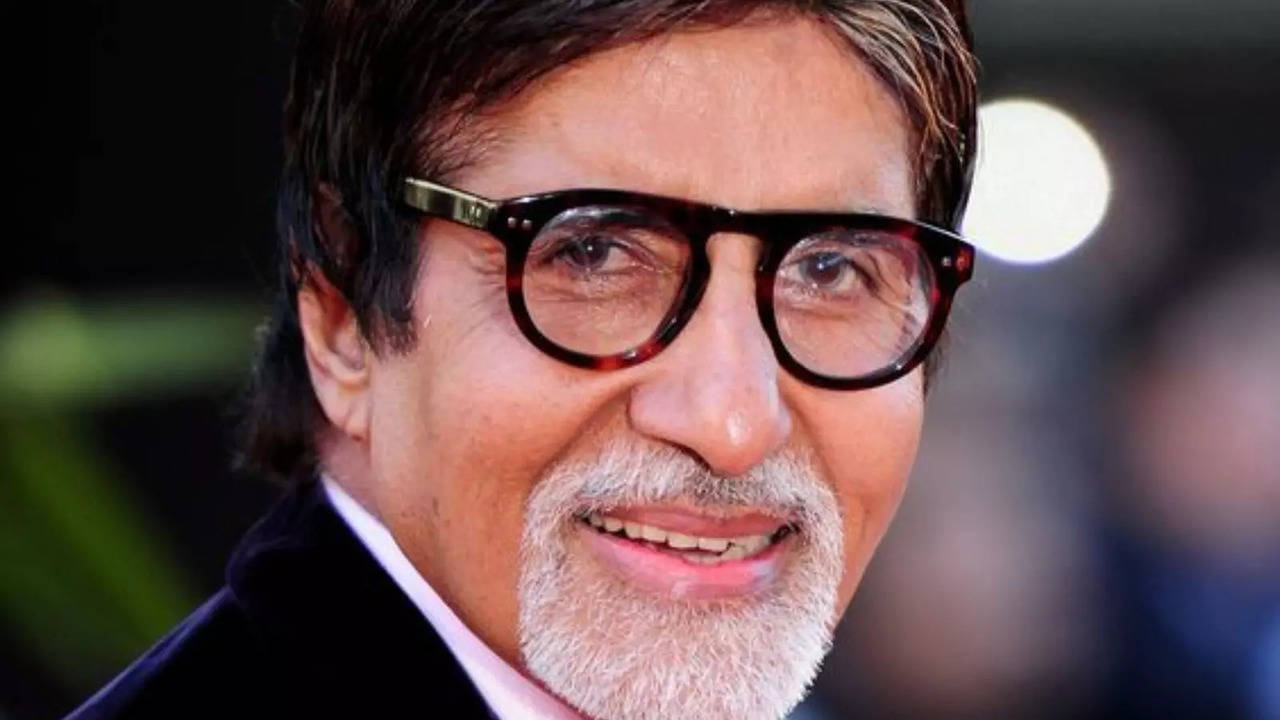Amitabh Bachchan's reaction to getting a 'cool' compliment for his glasses  is too funny to miss