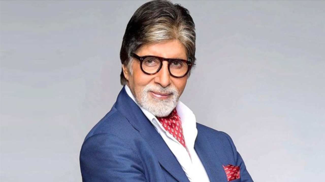 Amitabh Bachchan Posts Video Of Interacting With His Fans At Jalsa - Watch