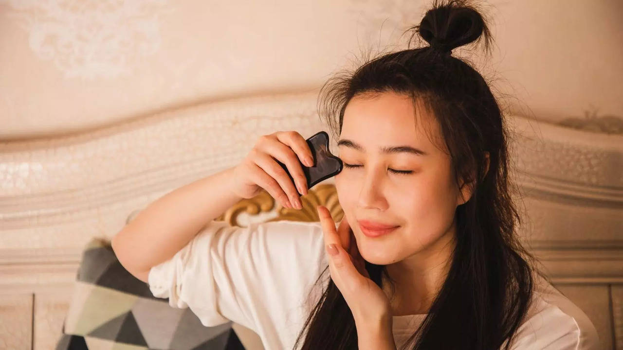 Understanding Gua Sha: Its Benefits And How It Helps In  Facial Sculpting