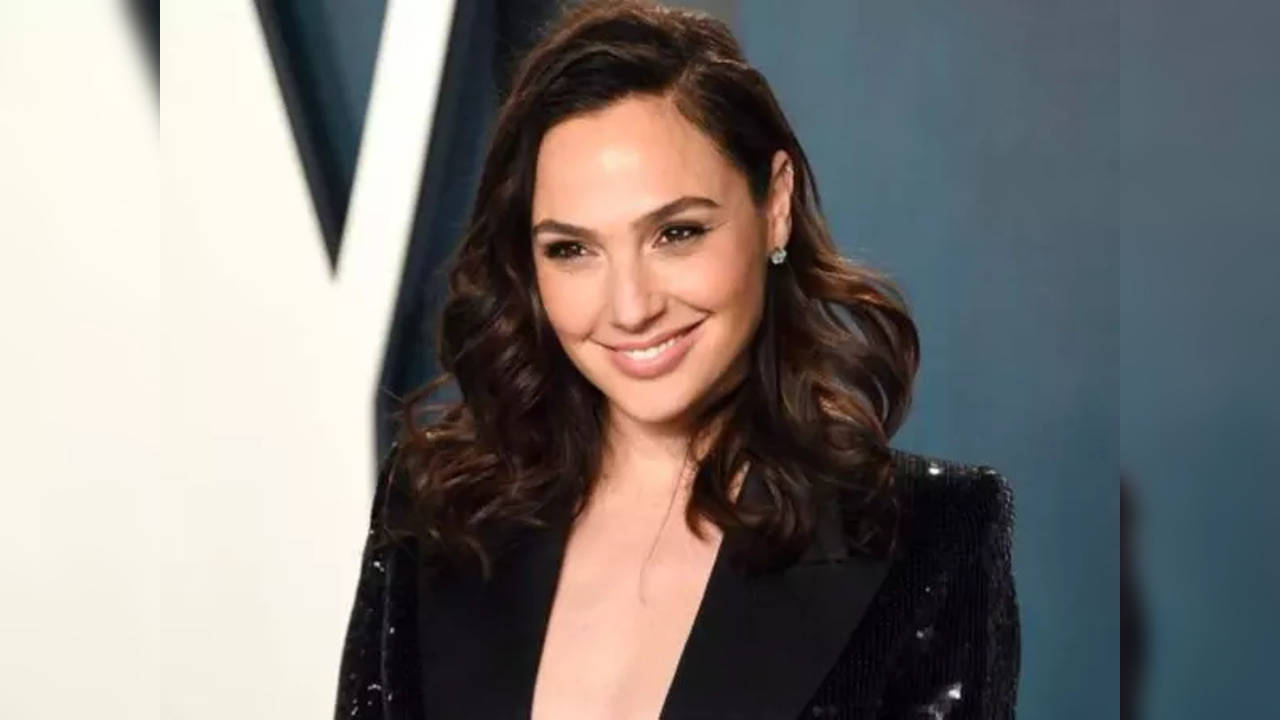 Wonder Woman Gal Gadot's photos of pumping breast milk while getting ...