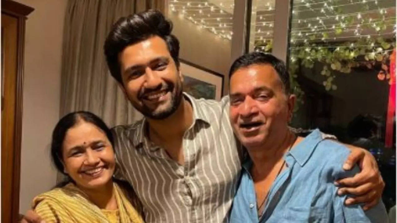 Vicky Kaushal shares happy photo with parents on their 35th wedding ...