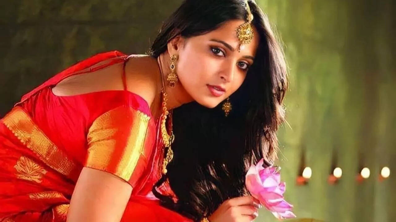 Baahubali actress Anushka Shetty has the perfect traditional wear for wedding season - check out looks Baahubali actress Anushka Shetty has the perfect traditional wear for wedding season - check out looks