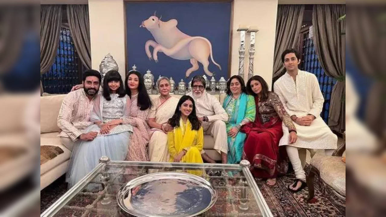 The Bull Painting In Amitabh Bachchan's Viral Family Photo Is Worth Rs ...