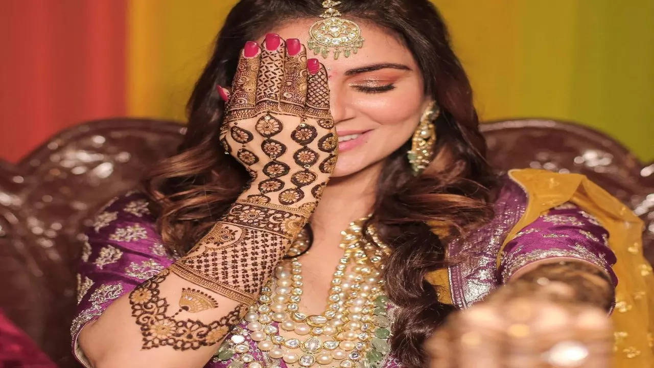 Unique 21+ Ring Ceremony Mehndi Design for Engagement Bride | सगाई मेहँदी  डिज़ाइन 2023