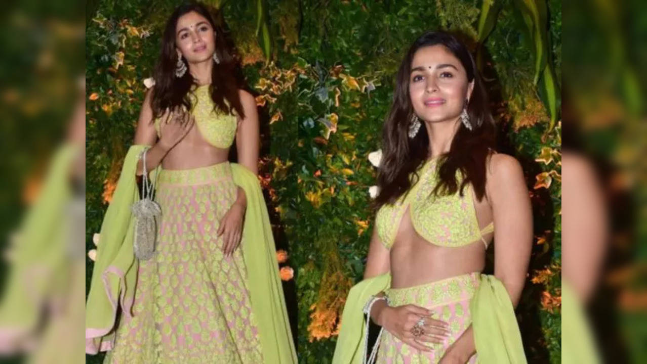 Alia Bhatt green Banarasi lehenga.. | Dress indian style, Lengha blouse  designs, Indian wedding wear