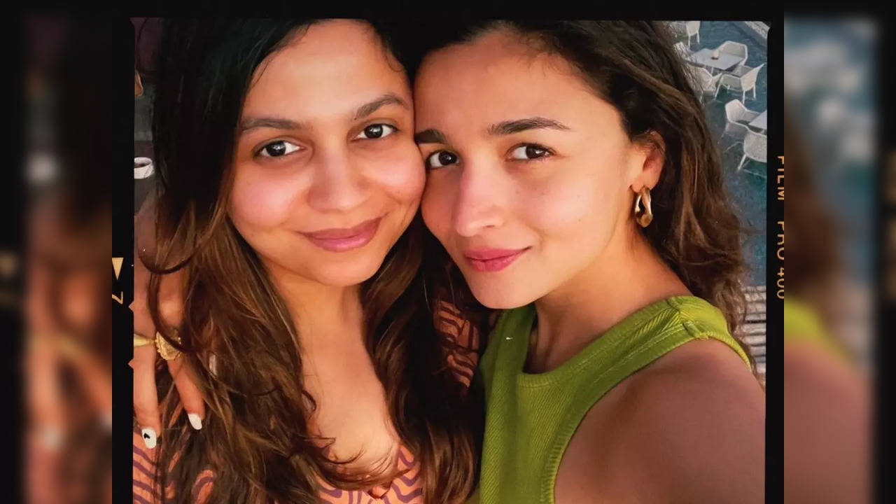 Alia Bhatt with sister Shaheen Bhatt