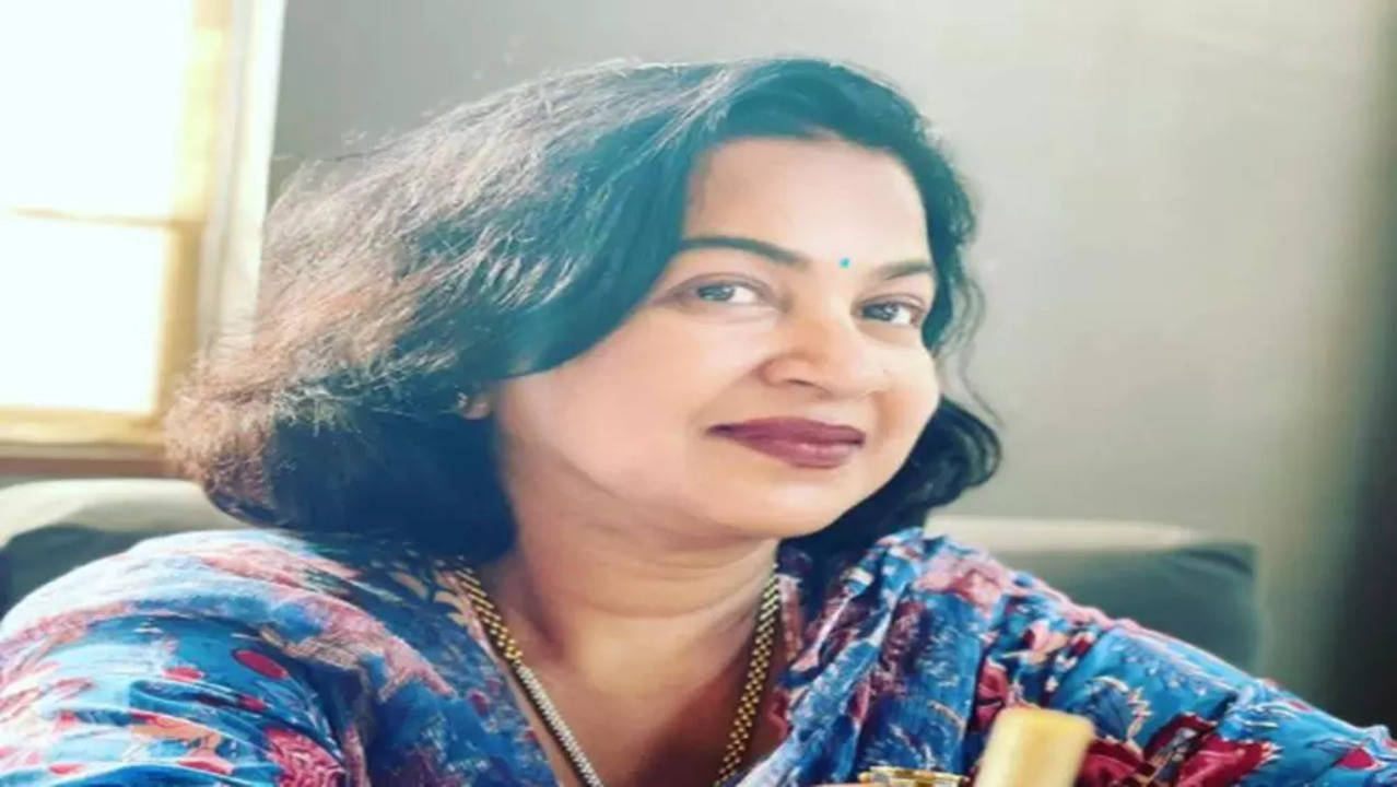 Radikaa: Actress Radikaa Sarathkumar's Twitter account hacked, South ...