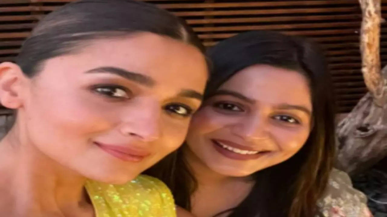 Alia Bhatt drops an appreciation post for sister Shaheen Bhatt giving major  sibling goals; see photo : Bollywood News - Bollywood Hungama