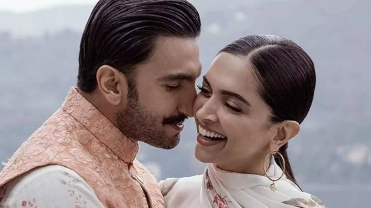 Bollywood's Deepika Padukone and Ranveer Singh tie the knot and share  stunning first photos, Ents & Arts News