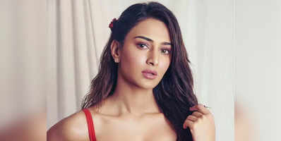 398px x 200px - Erica Fernandes says her throat felt like 'sand paper' after testing  positive for COVID-19, Telly Talk News | Zoom TV
