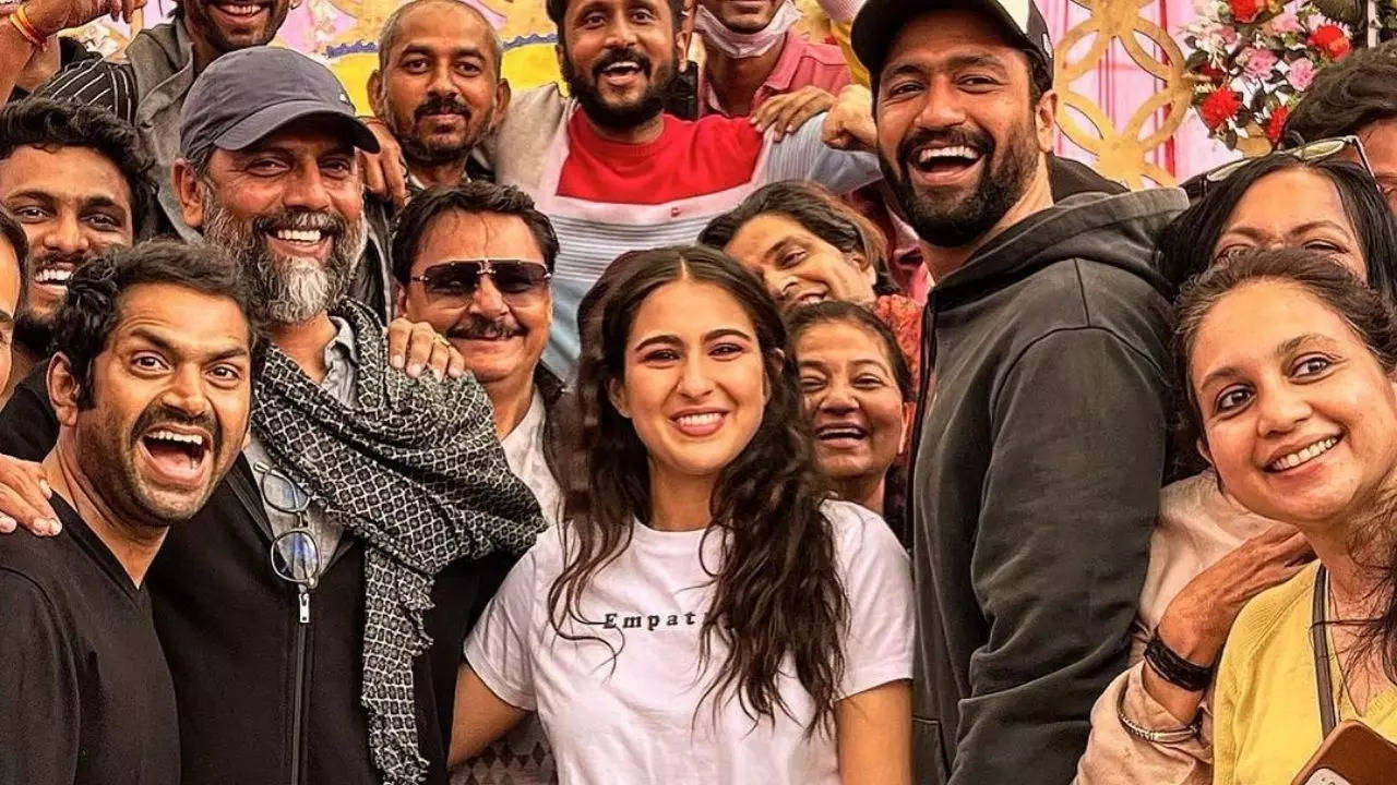 Sara Ali Khan Vicky Kaushal Wrap Up Laxman Utekars Next Happy Photos From The Set Go Viral