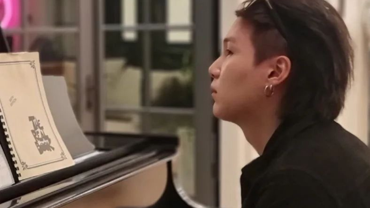 BTS Suga playing piano