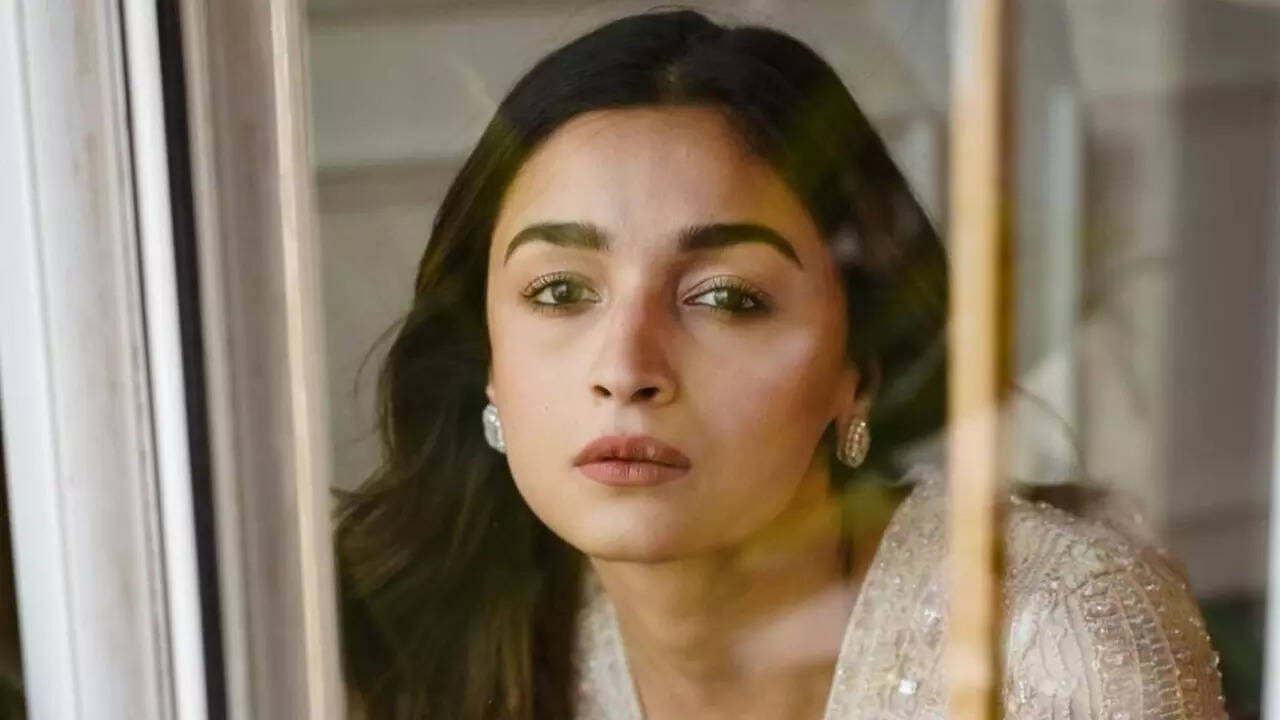 Alia Censor board demands editing of scene referring to Jawaharlal