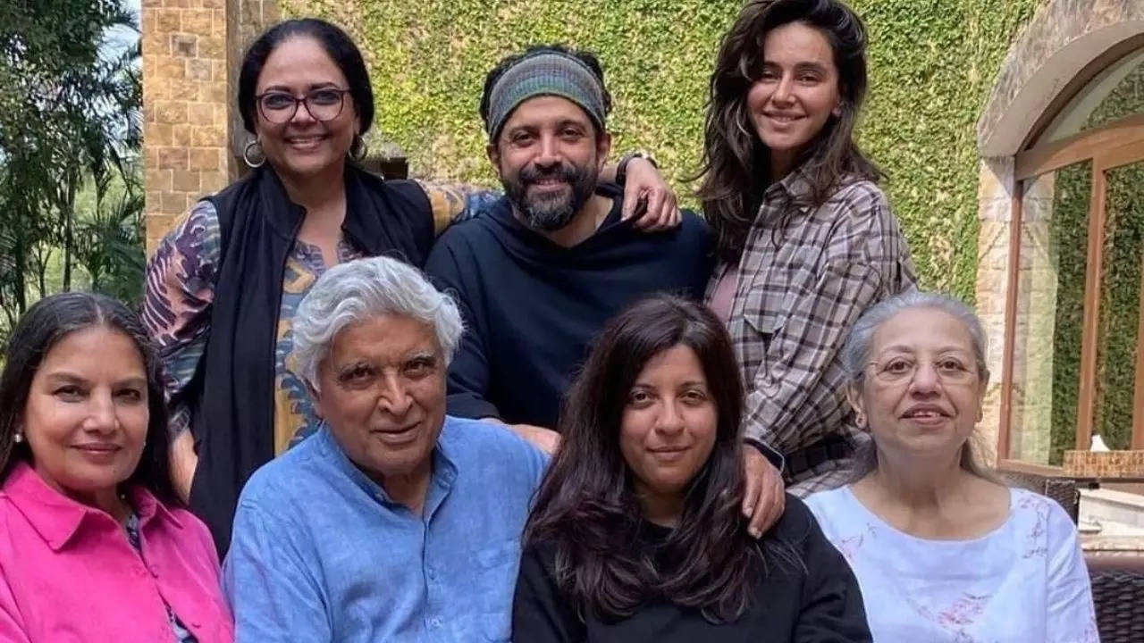 Javed Akhtar Recites Sweet Poem For Newlywed Farhan Akhtar, Shibani 