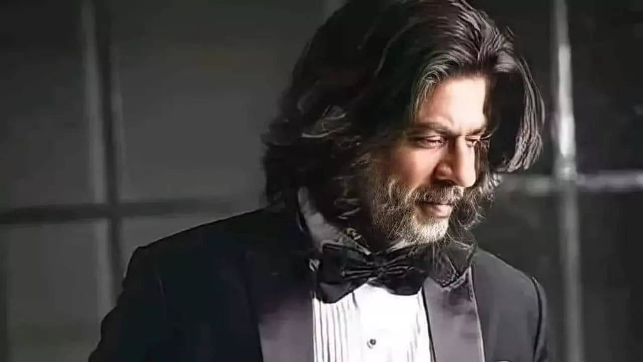 Shah Rukh Khan's photoshopped new look with long hair and white beard takes  the internet by storm - here's the original