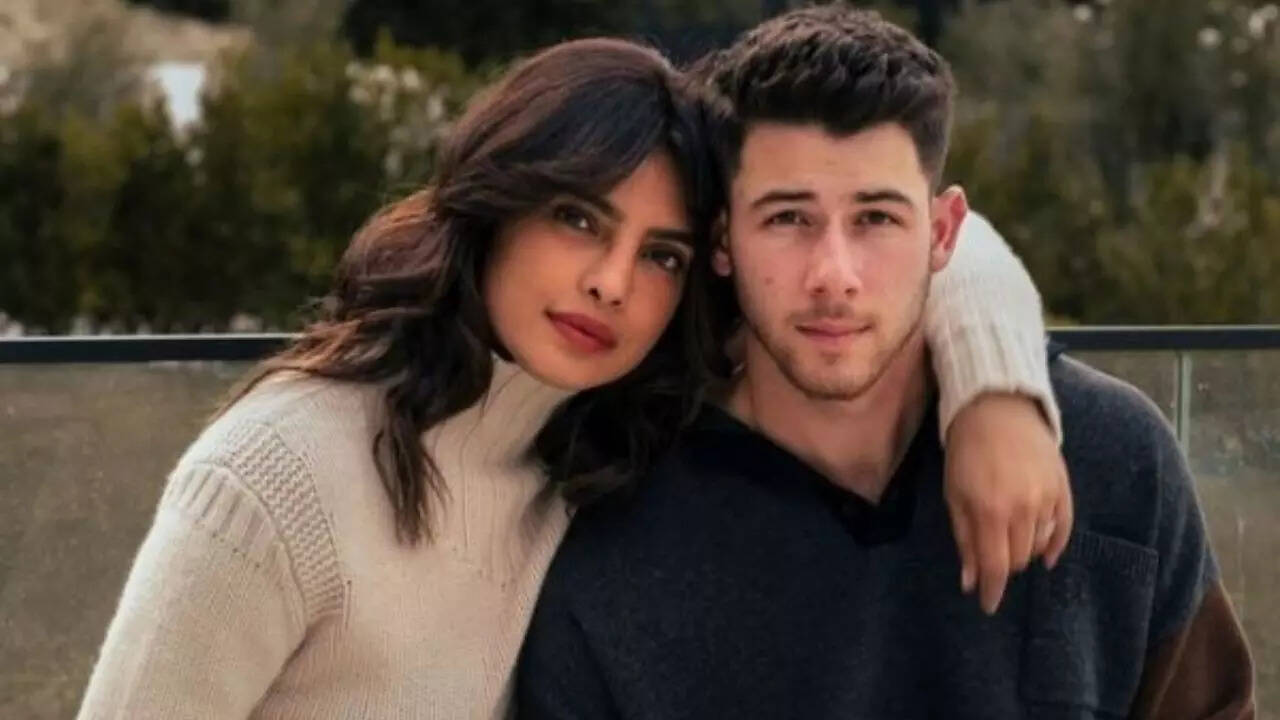 Nick Jonas' father pens sweet note as Priyanka Chopra's mom shares a(02)