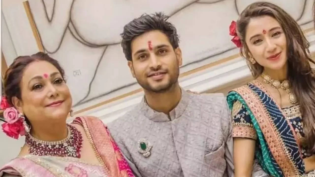 Anmol Ambani Khrisha Shah Wedding Heres All You Need To Know About Tina Ambanis Daughter In 2208