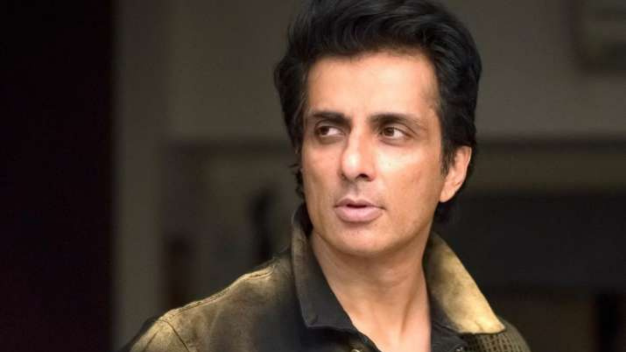 Sonu Case Filed Against Sonu Sood For Alleged Violation Of Model Code Of Conduct In Punjabs 0197