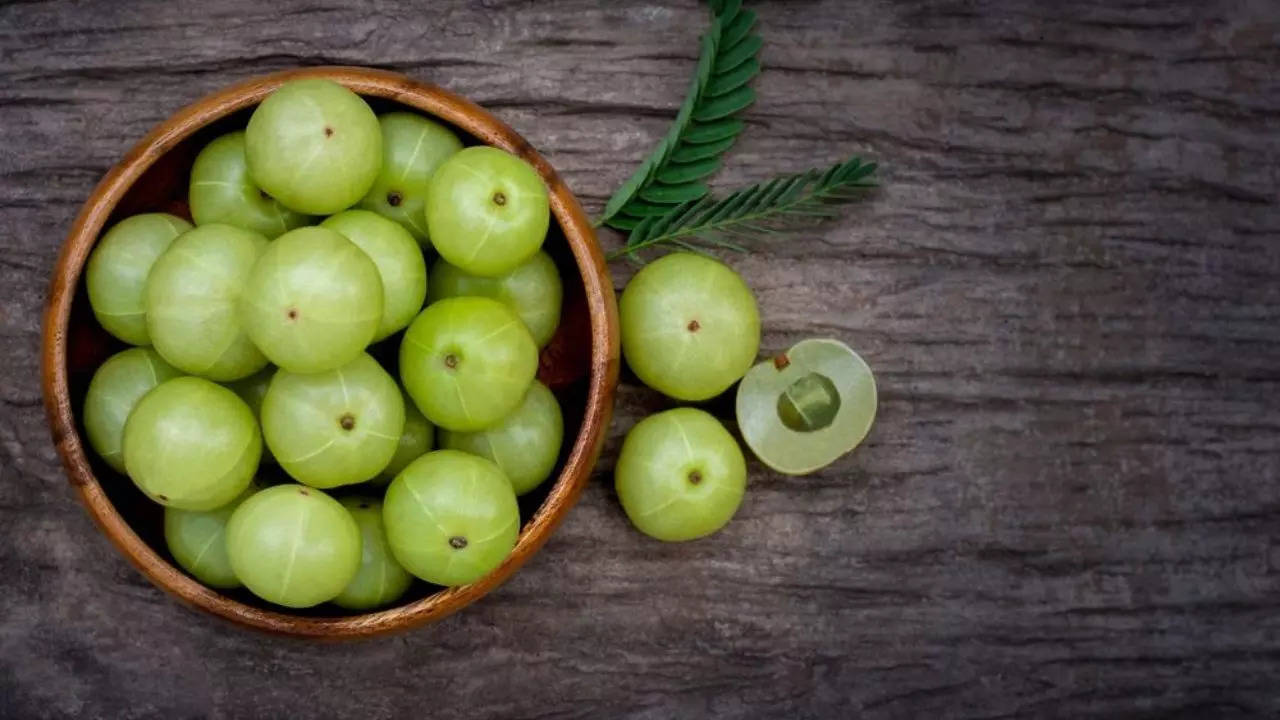 Struggling to boost your immunity? Here’s a simple raw amla pickle that ...