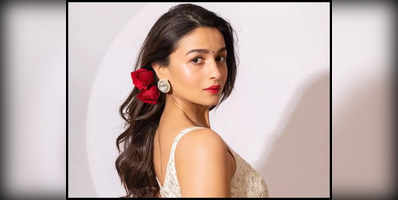 Telugu Acter Sreya Fucking Video - Alia Bhatt's 'heart is full of love' but it's her dewy sun-kissed skin that  steals the show in new video, Celebrity News | Zoom TV