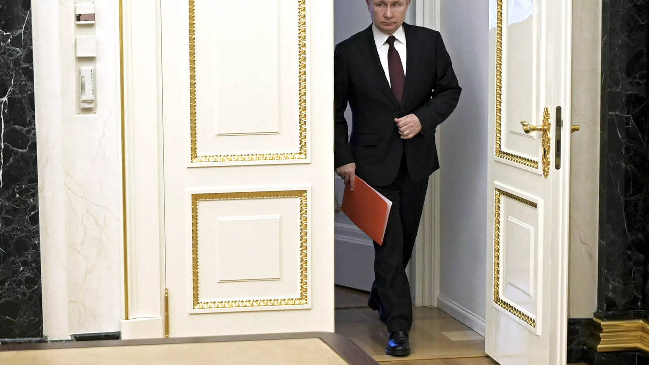 putin denies russia bombing ukrainian cities, says moscow is open to dialogue with kyiv