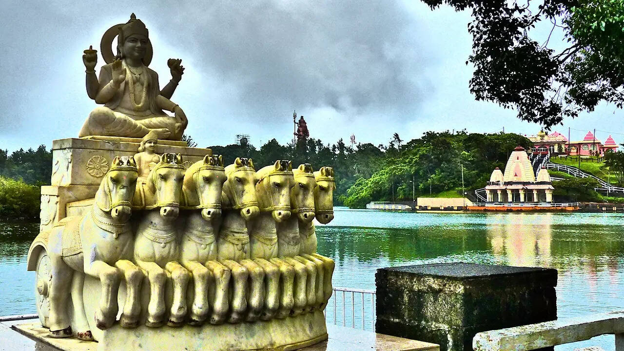 sunday prayers: worship surya bhagwan today and chant these mantras