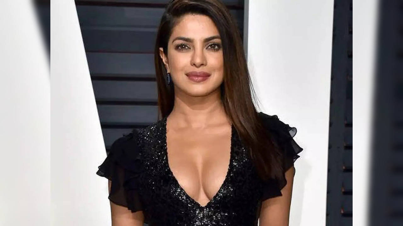 For Citadel Press Conference With Richard Madden, On Behalf Of Everyone  With Hip Dips, Thank You To The Gorgeous Priyanka Chopra In A Fluid Gold  Gown With Black Bow