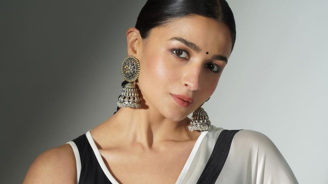 What Jhumka! 'Rani' Alia Bhatt'S Wow Earrings