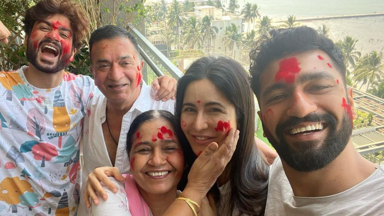 Vicky Kaushal and Katrina Kaif celebrate Holi 2022