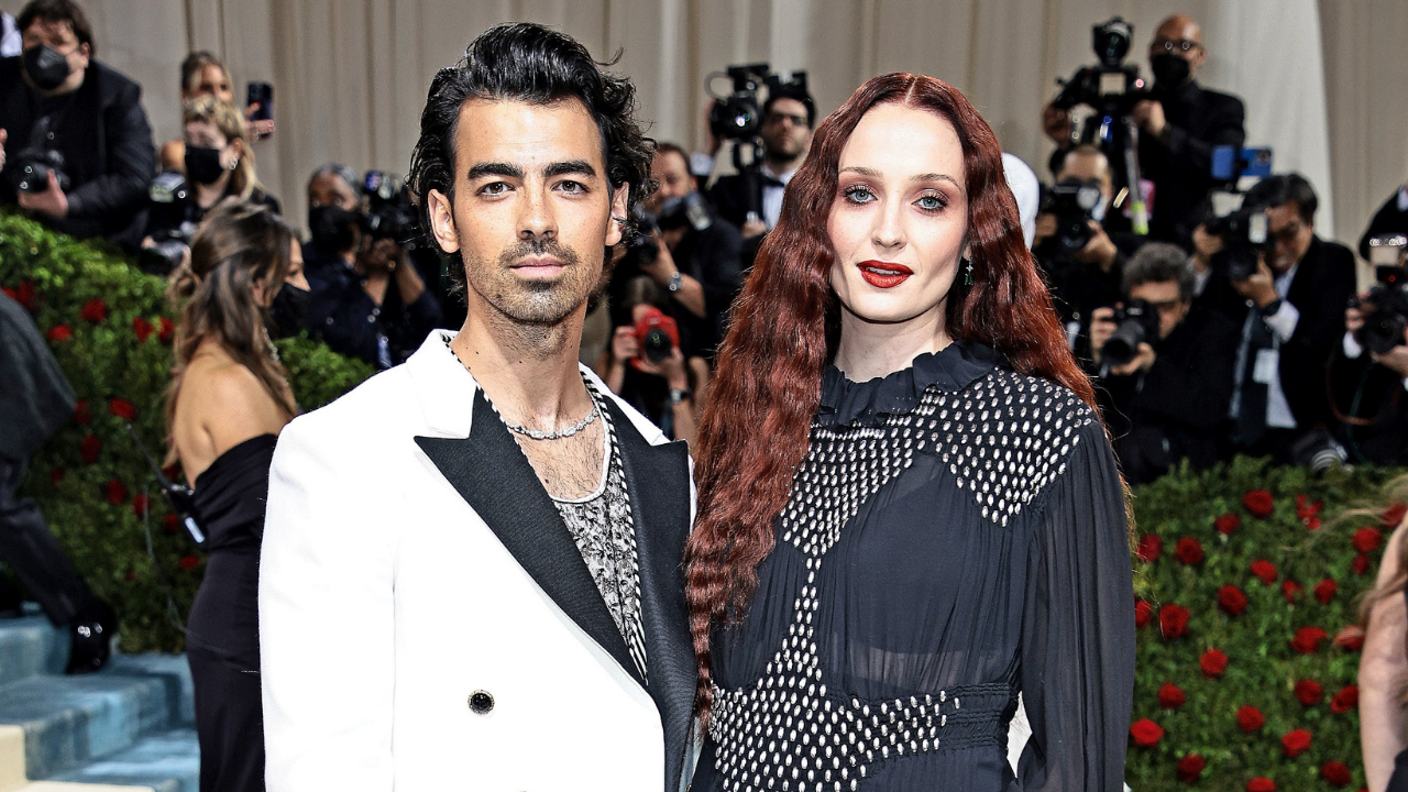 Pregnant Sophie Turner with Joe Jonas flaunts baby bump at Met Gala red  carpet