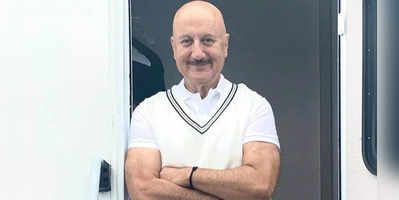 Anupam Kher is shocked to see man with a huge mohawk in LA supermarket  writes Yeh bhai saab sote kaise honge VIDEO Celebrity News  Zoom TV