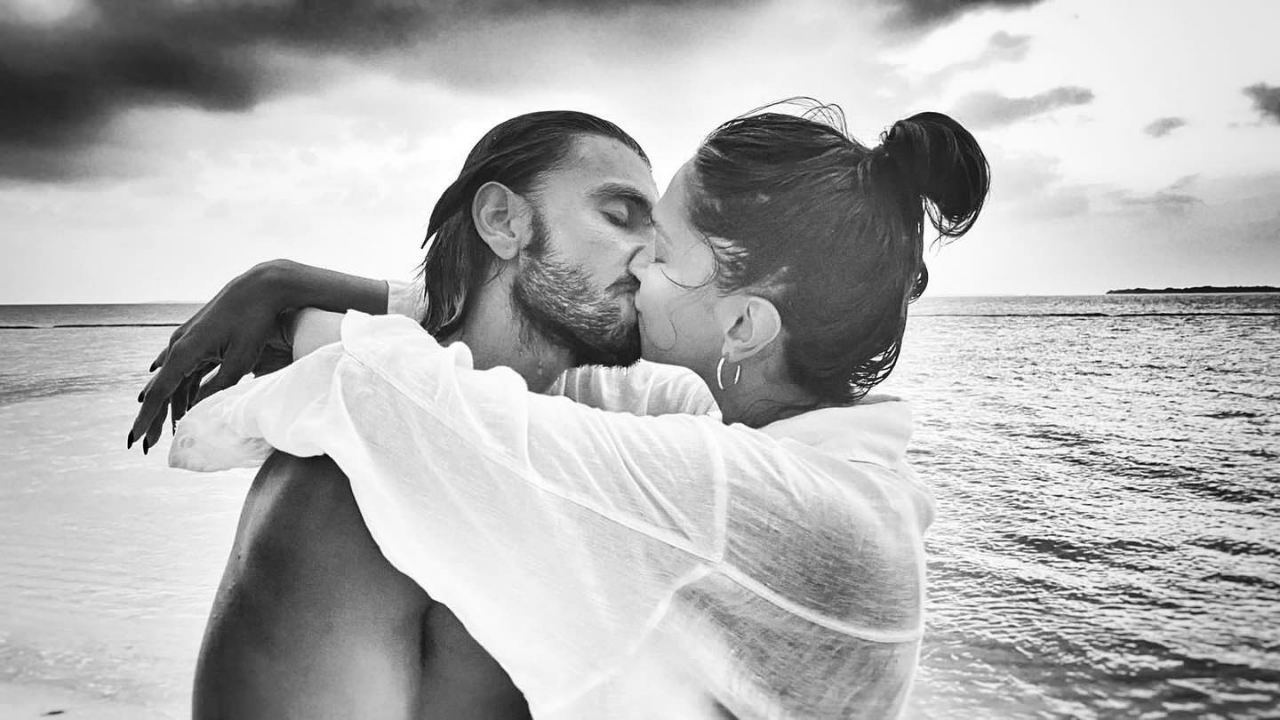 Ranveer Singh turns hype man for wifey Deepika Padukone as he