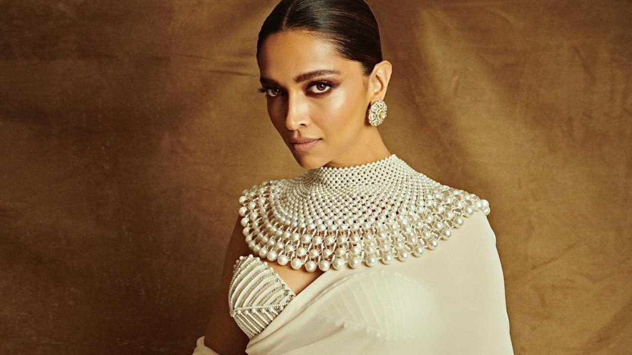 4 times Deepika Padukone proved she's the poster girl for ivory saris |  Vogue India | Wedding Wardrobe