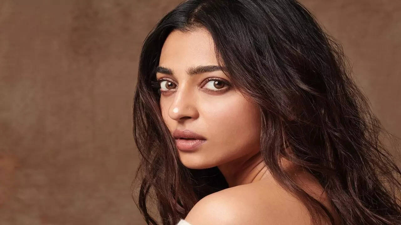 Radhika Apte says she was asked to get b**b and nose job in initial days:  'It took me 30 years to...', Celebrity News | Zoom TV