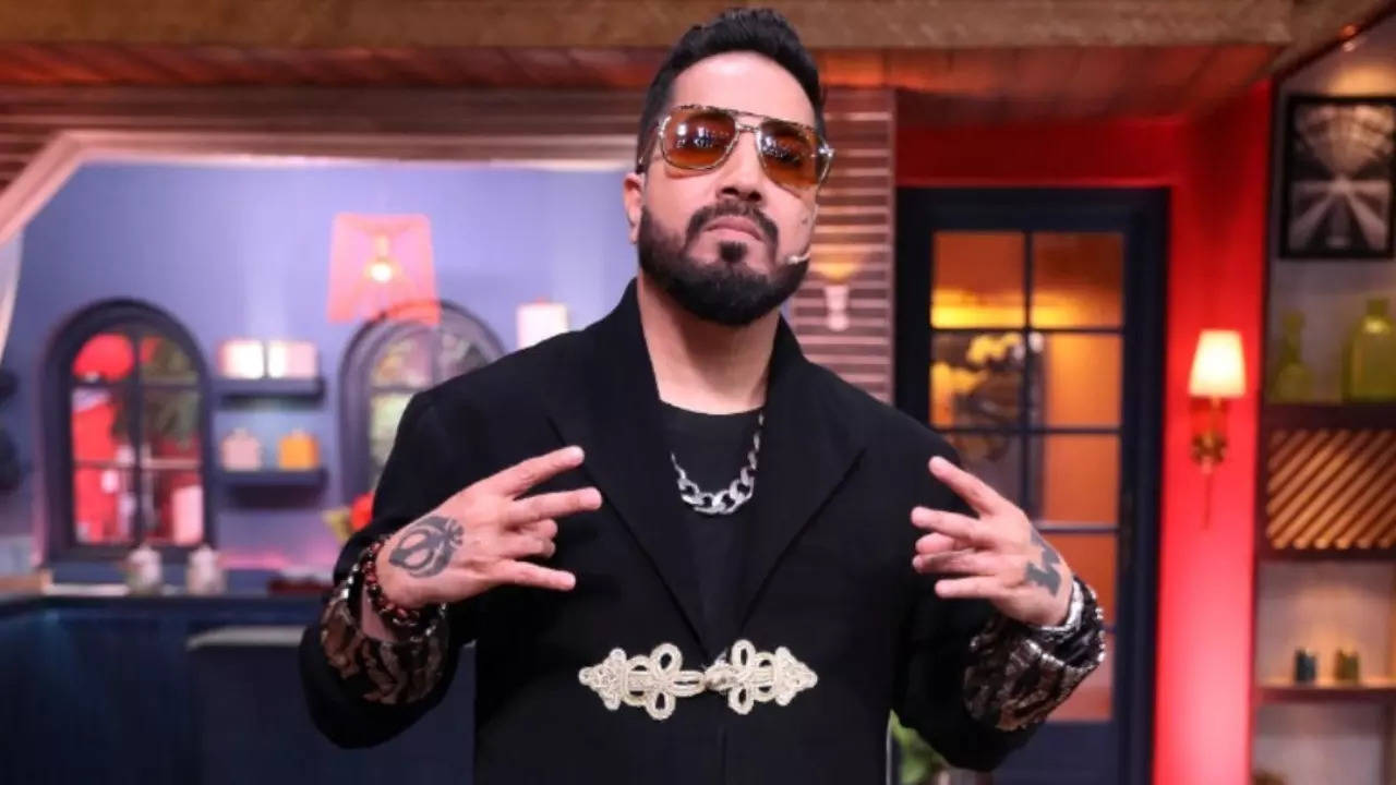 Mika Singh takes a sly dig at Badshah after rapper gets accused of buying  online views: 'Mere bhi record hote